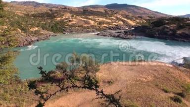 在阿根廷巴塔哥尼亚遇见肮脏干净的山河水。